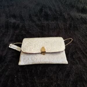 1950's Deadstock BNWT Ivory & Gold Lamé Clutch With Accessories VLV
